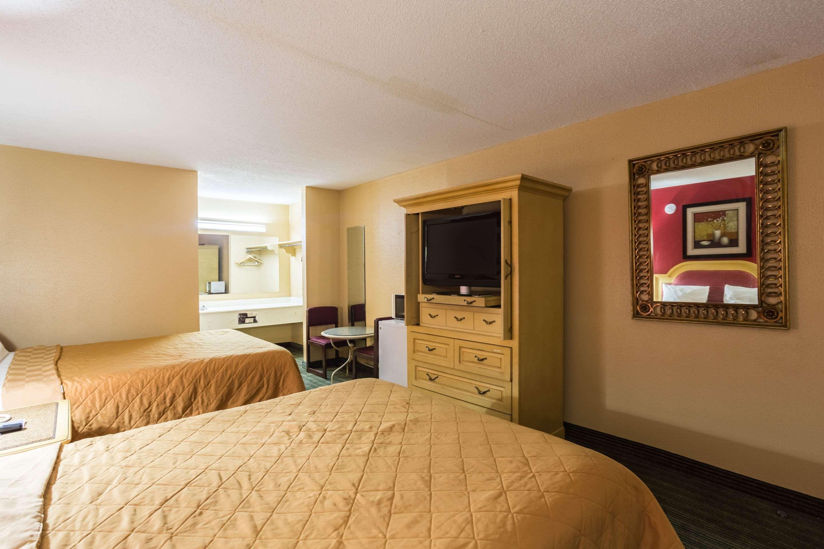 Rodeway Inn Hazlehurst Екстериор снимка