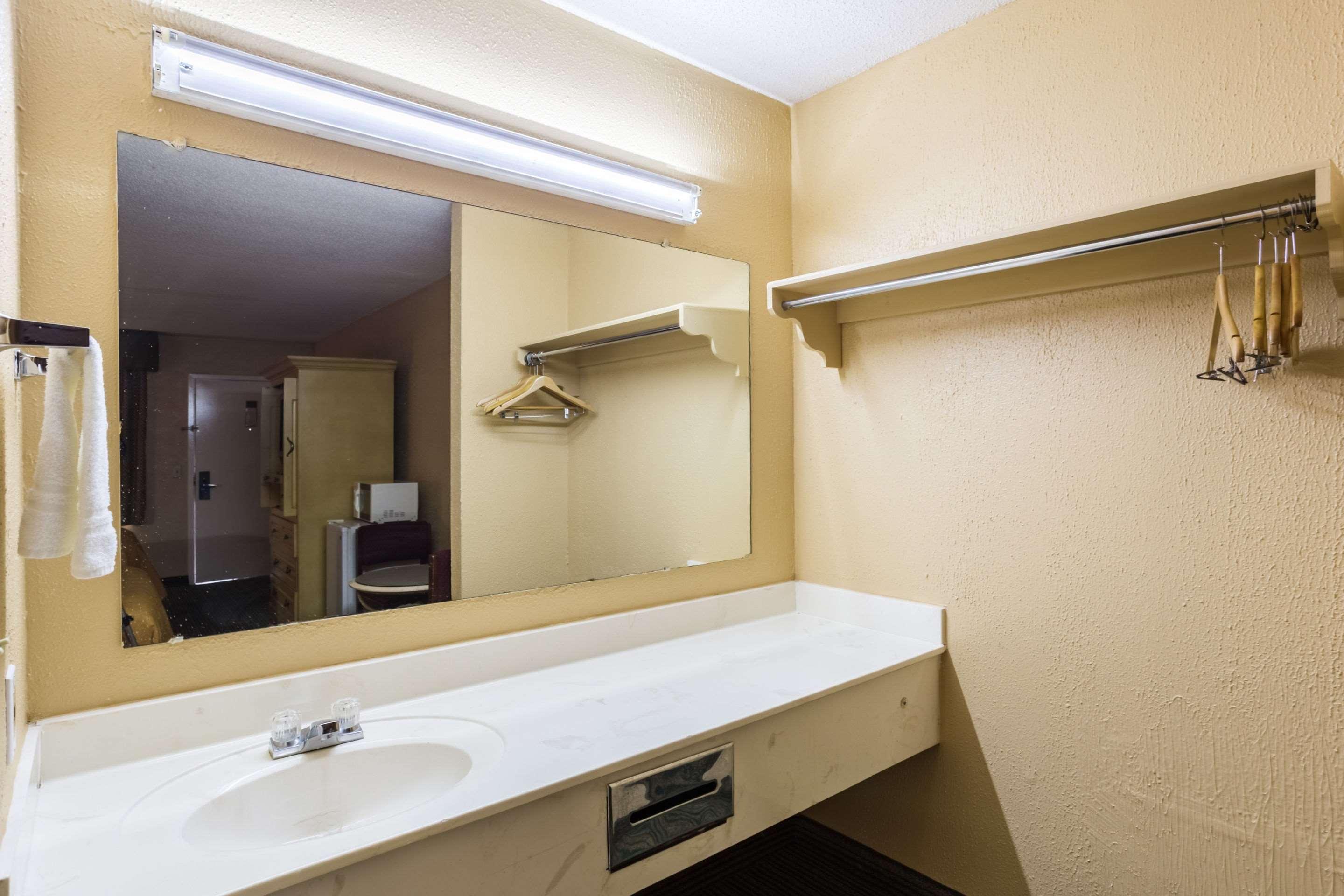 Rodeway Inn Hazlehurst Екстериор снимка