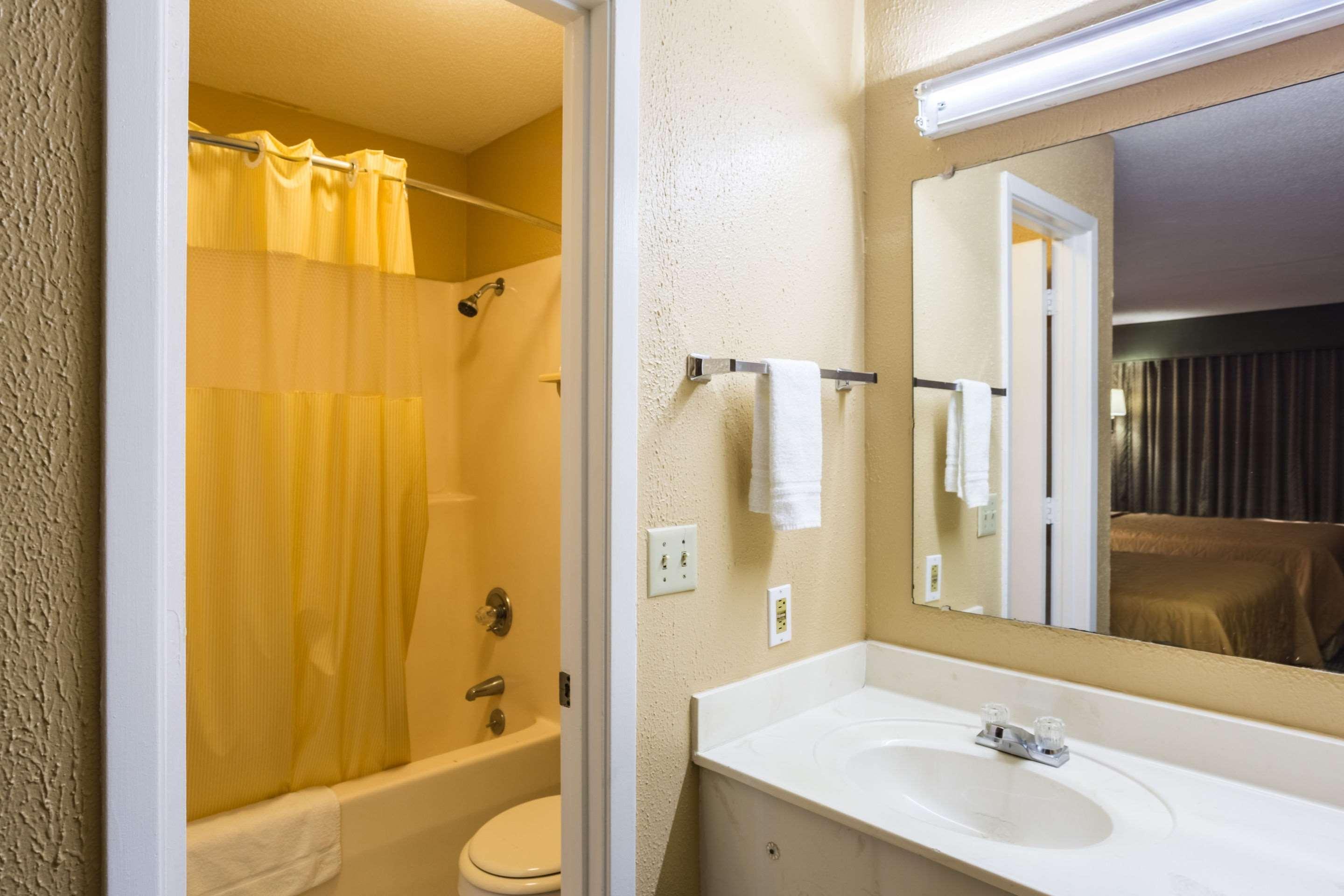 Rodeway Inn Hazlehurst Екстериор снимка