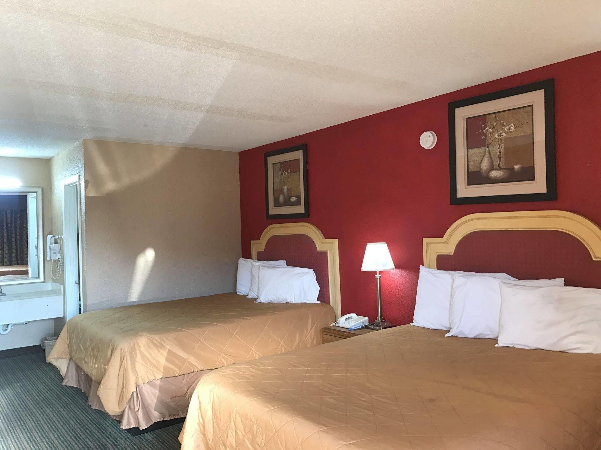 Rodeway Inn Hazlehurst Екстериор снимка